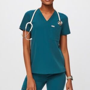 Catarina One-Pocket Scrub Top